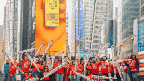 145 Años Después, Zig-Zag Abraza al Cannabis con un Despliegue en Times Square