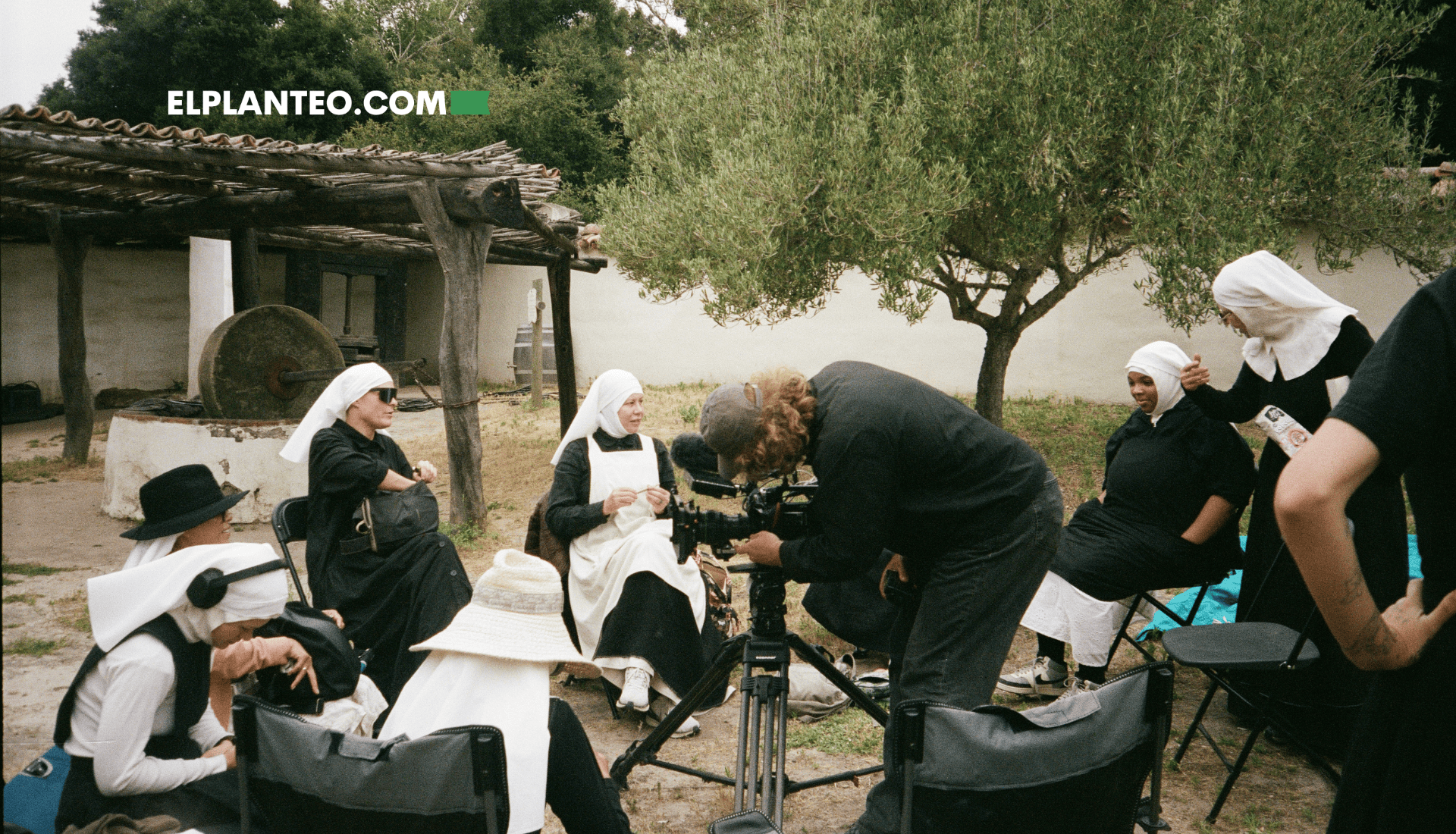 Paul Thomas Anderson, DiCaprio y las ‘Monjas Cannábicas’ Detrás del Film que Arrasó en los Oscar Paul Thomas Anderson, DiCaprio y las ‘Monjas Cannábicas’ Detrás del Film que Arrasó en los Oscar