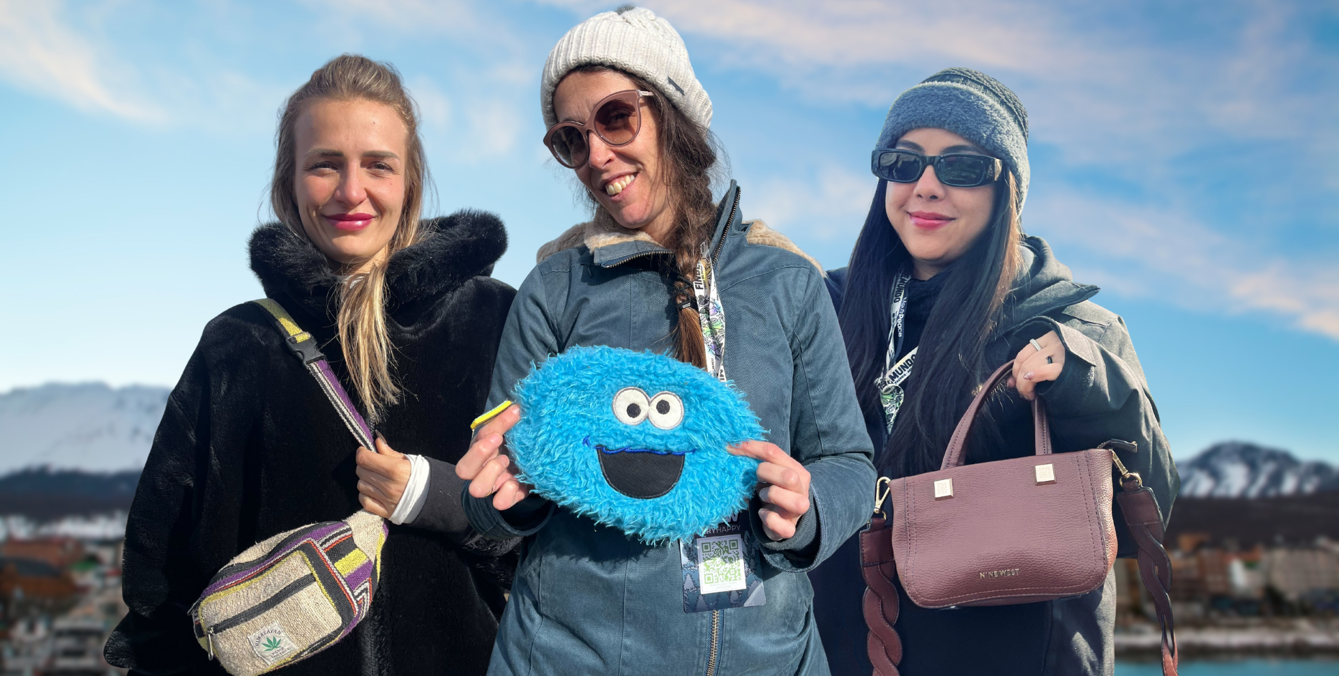 ¿Qué Llevan las Chicas Fumetas en el Bolso? Estamos Aquí, Estamos High ¿Qué Llevan las Chicas Fumetas en el Bolso? Estamos Aquí, Estamos High